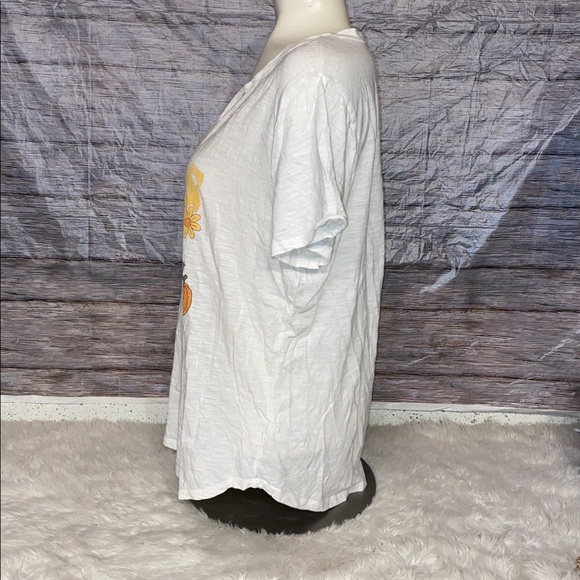 Maurices Short Sleeve “Feels Like Fall” White Tee - Picture 4 of 7